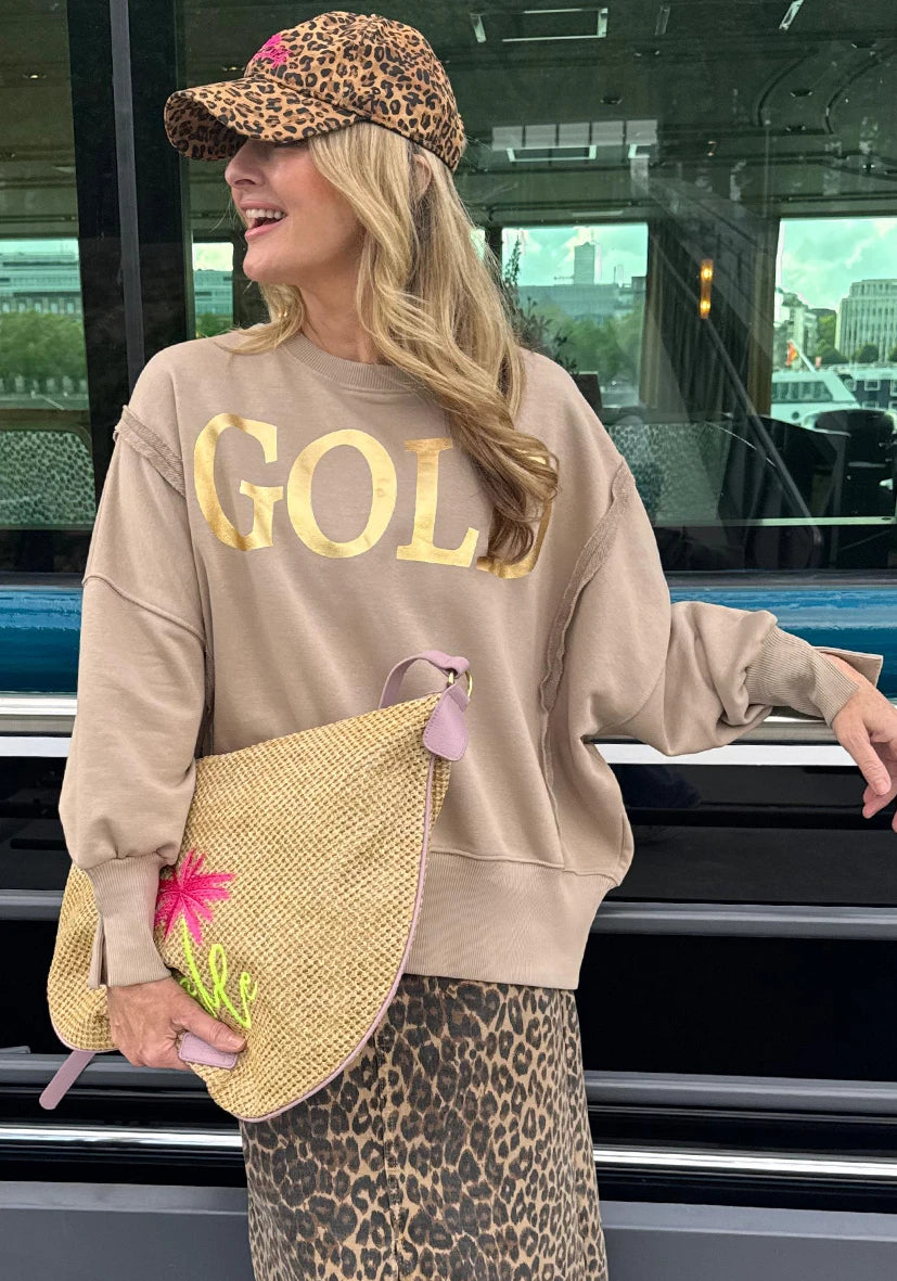 Miss Goodlife Roundneck Sweater Gold – sand