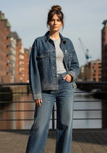 Lade das Bild in den Galerie-Viewer, Miss Goodlife Jeans Jacket Glitter – blue