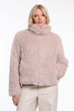 Lade das Bild in den Galerie-Viewer, Rino & Pelle Sallie Kurze Fell Jacke Beige
