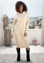 Lade das Bild in den Galerie-Viewer, Miss Goodlife Dress Knitted Hoodie long – creme
