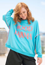 Lade das Bild in den Galerie-Viewer, Miss Goodlife Sweater Roundneck Good Karma Good Luck – turquoise