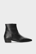 Lade das Bild in den Galerie-Viewer, Copenhagen Studios CPH293 Leather Black
