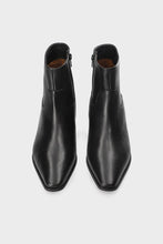 Lade das Bild in den Galerie-Viewer, Copenhagen Studios CPH293 Leather Black
