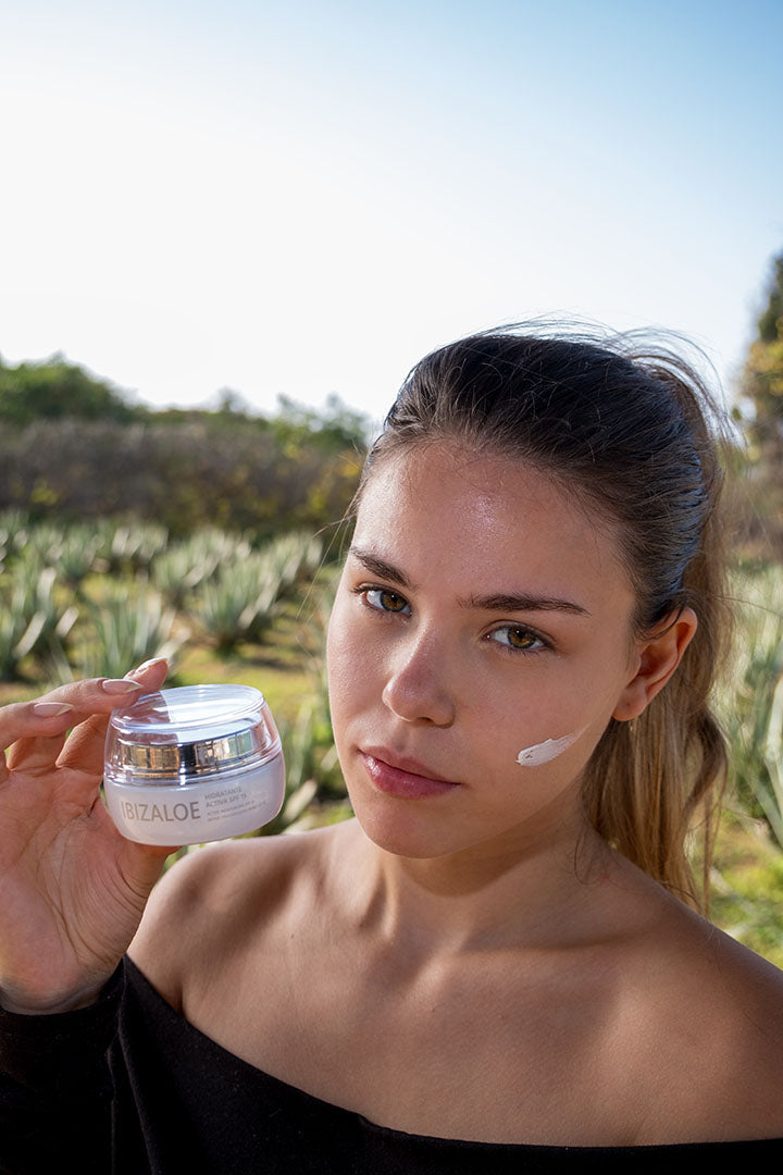 AKTIVE FEUCHTIGKEITSPFLEGE SPF15 50 ml