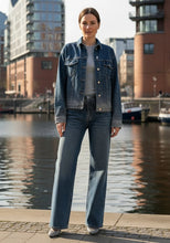 Lade das Bild in den Galerie-Viewer, Miss Goodlife Jeans Jacket Glitter – blue
