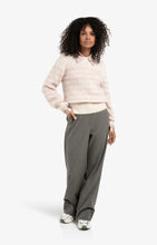 Lade das Bild in den Galerie-Viewer, YAYA Kuschel Pullover Beige mit Rosa Streifen
