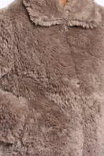 Lade das Bild in den Galerie-Viewer, Rino &amp; Pelle Sallie Kurze Fell Jacke
