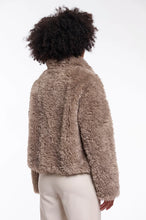 Lade das Bild in den Galerie-Viewer, Rino &amp; Pelle Sallie Kurze Fell Jacke
