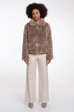 Lade das Bild in den Galerie-Viewer, Rino &amp; Pelle Sallie Kurze Fell Jacke
