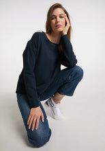 Lade das Bild in den Galerie-Viewer, Elbsand Riane Sweatshirt Coldwater Dunkelblau
